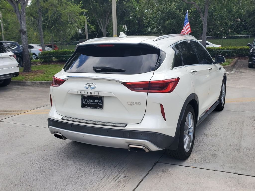 Used 2019 White INFINITI ESSENTIAL image 7