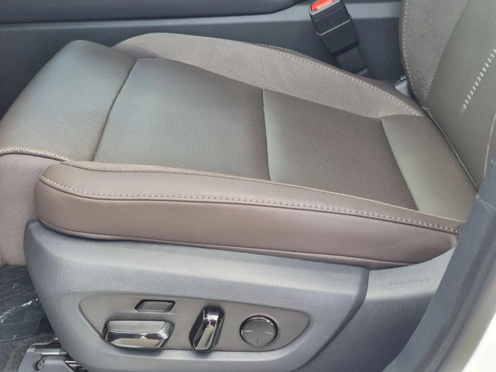 New 2026 Wind Chill Pearl Lexus  350 LUXURY AWD image 4