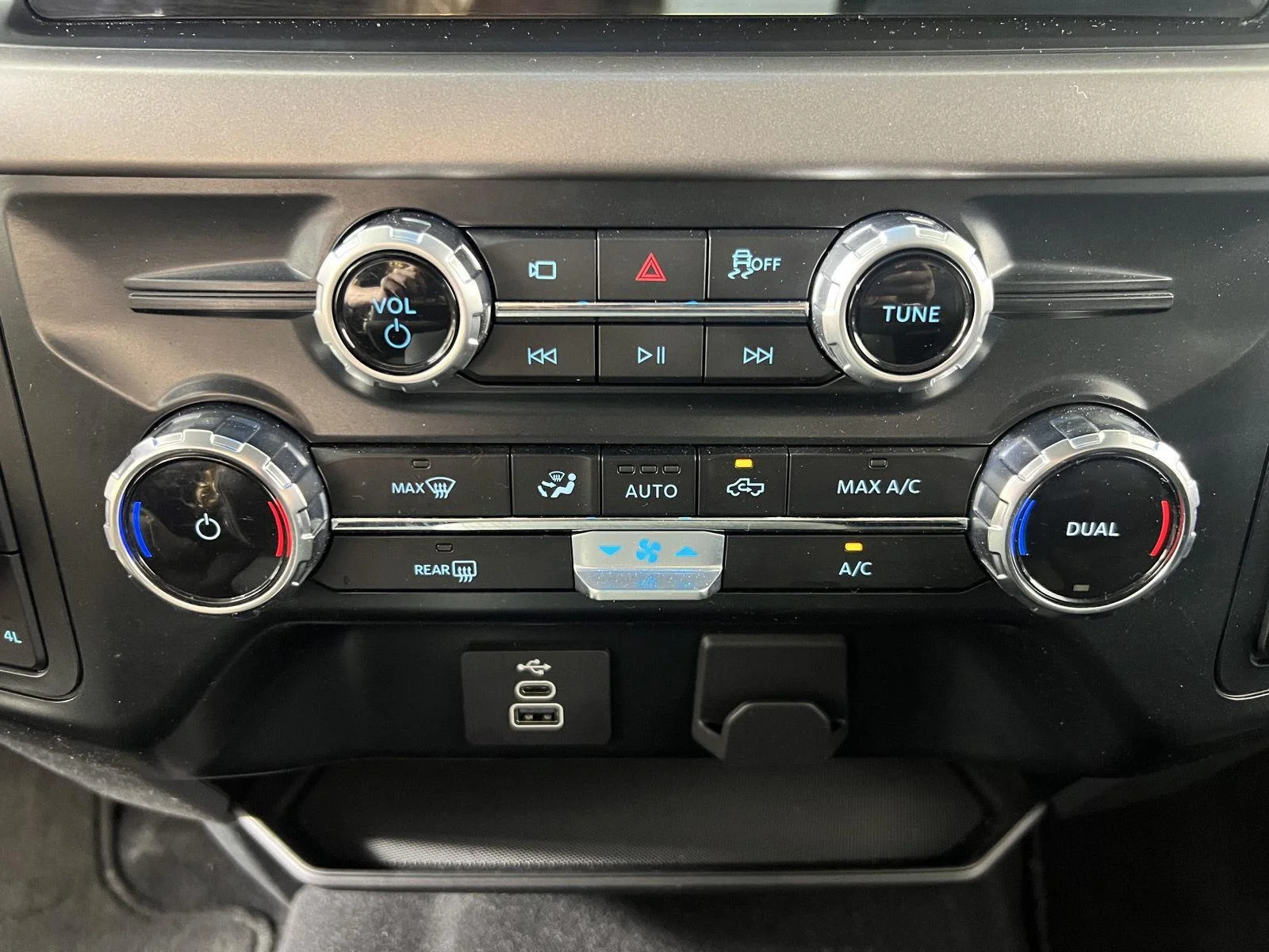Used 2025 Agate Black Ford XLT image 18