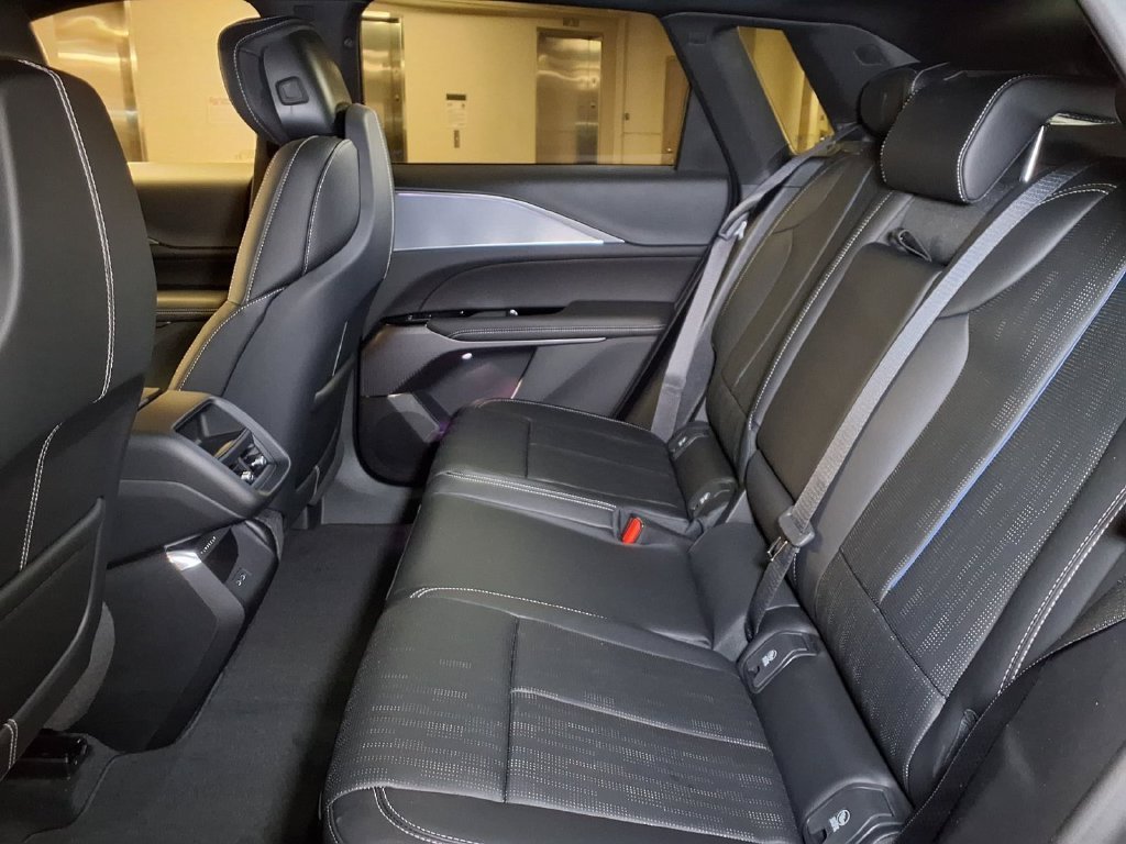 2027 Cadillac LYRIQ Sport - Photo 12