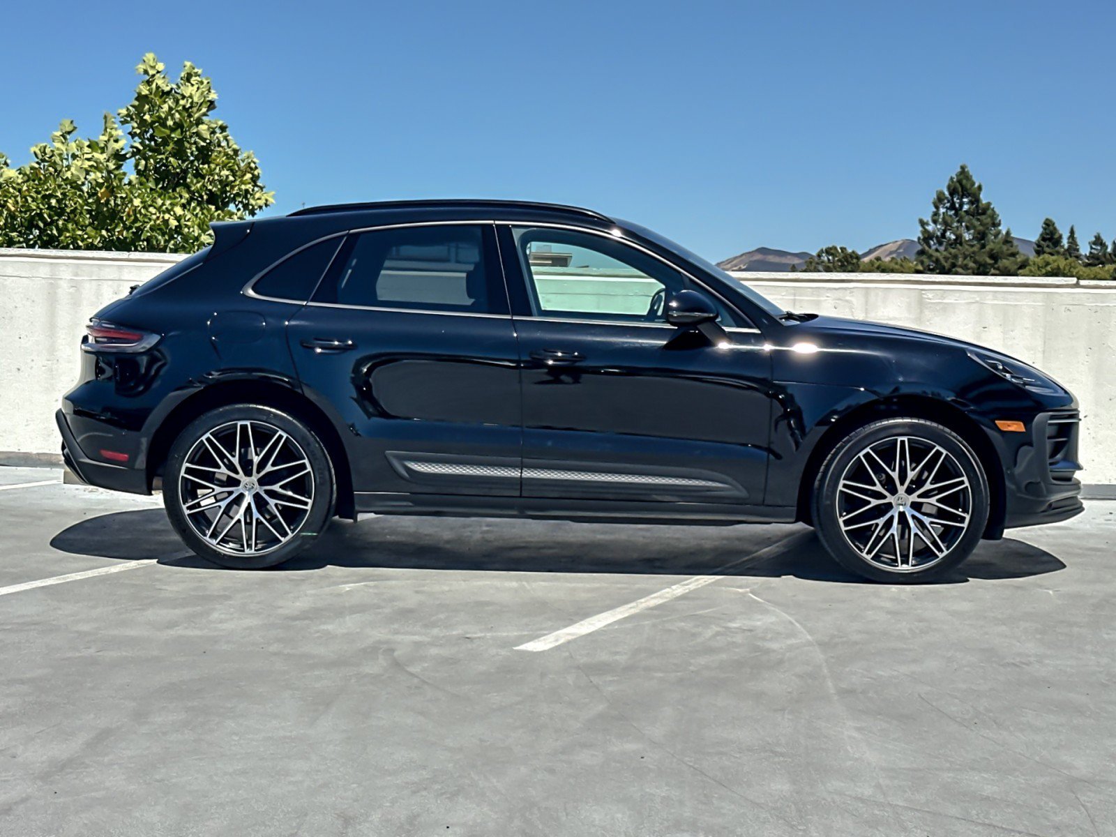 Used 2023 Black Porsche Macan (AWD) image 9