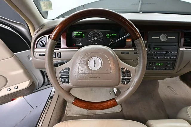 2004 Lincoln Town Car Ultimate - Photo 22