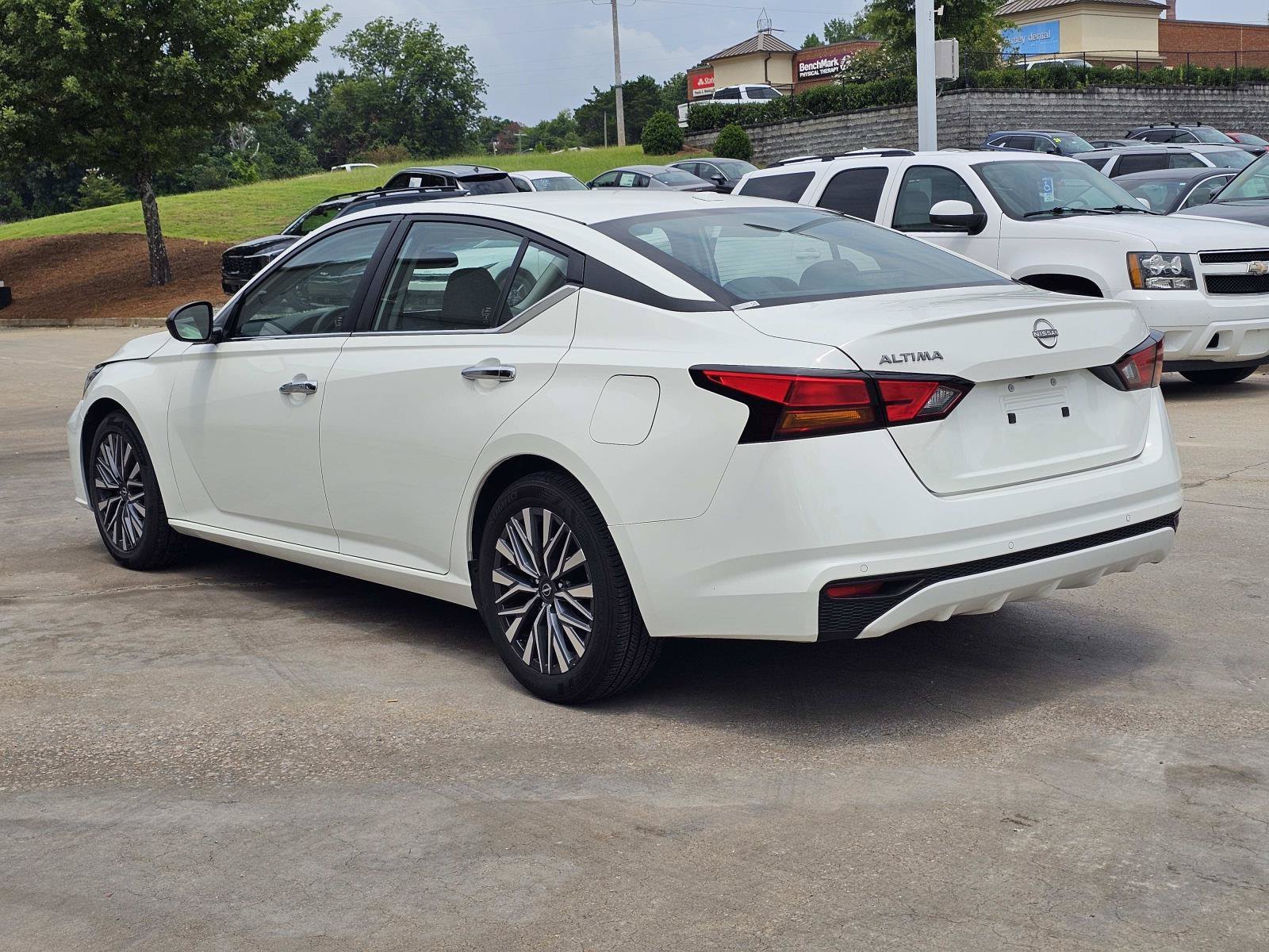 Used 2025 Glacier White Nissan SV image 11