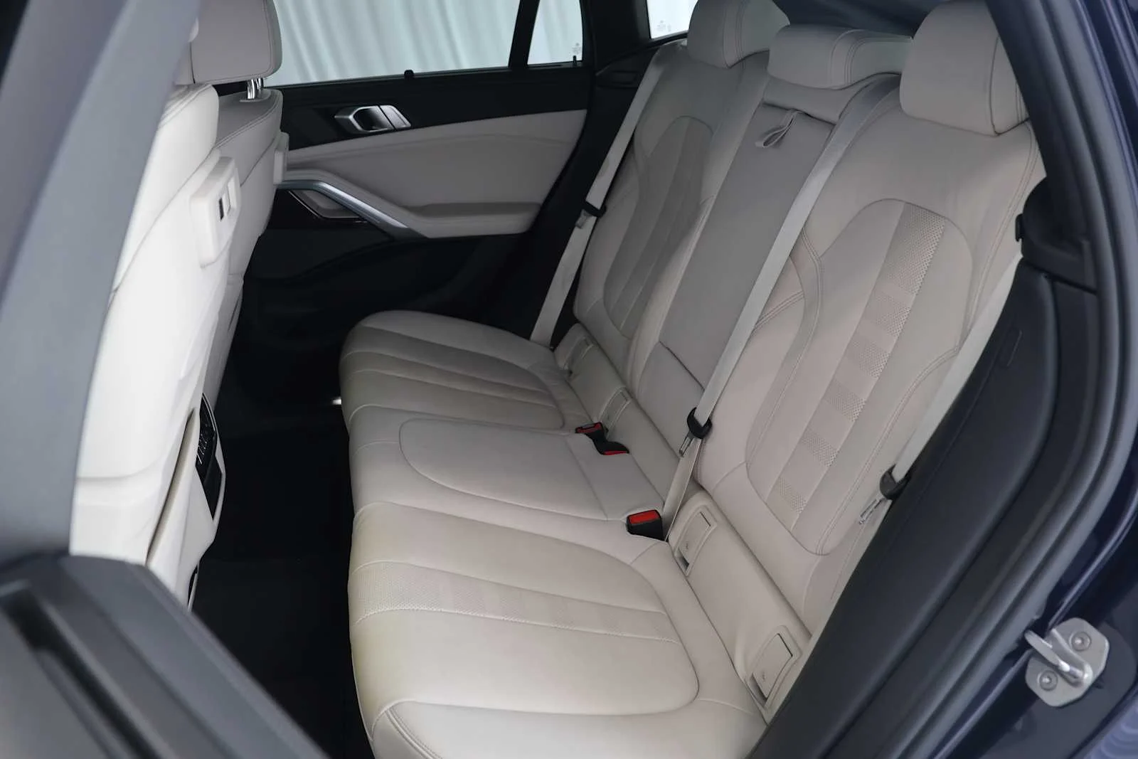 Used 2020 Tanzanite Blue II Metallic BMW xDrive40i image 25