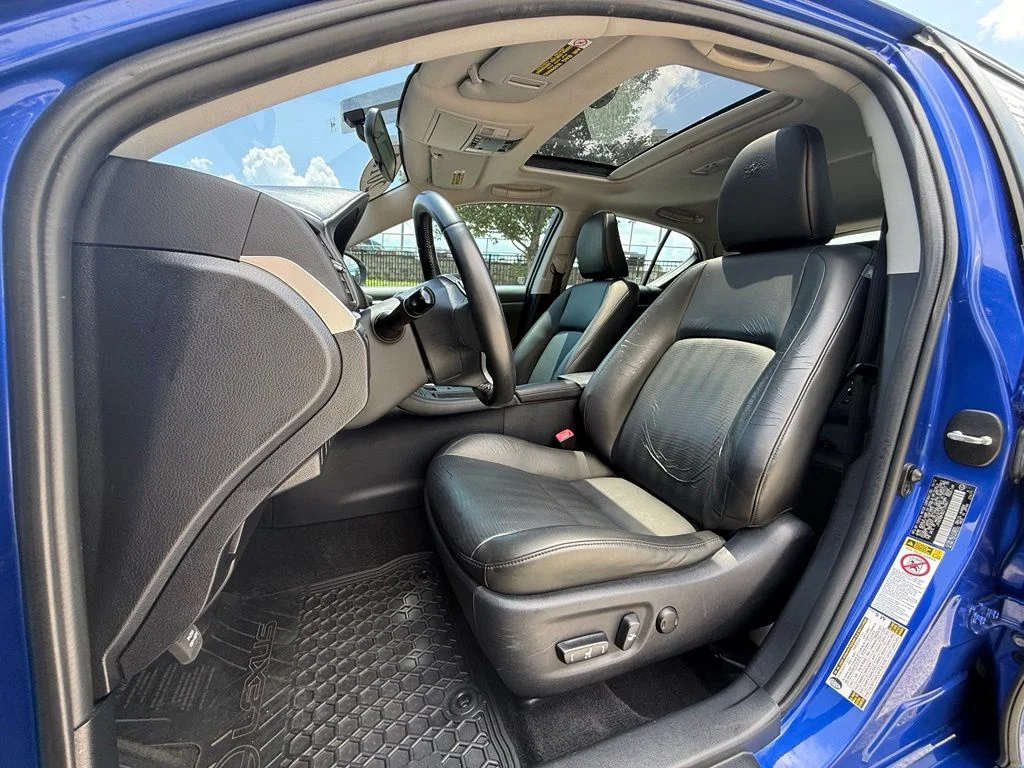 Used 2013 Blue Lexus 200h image 18