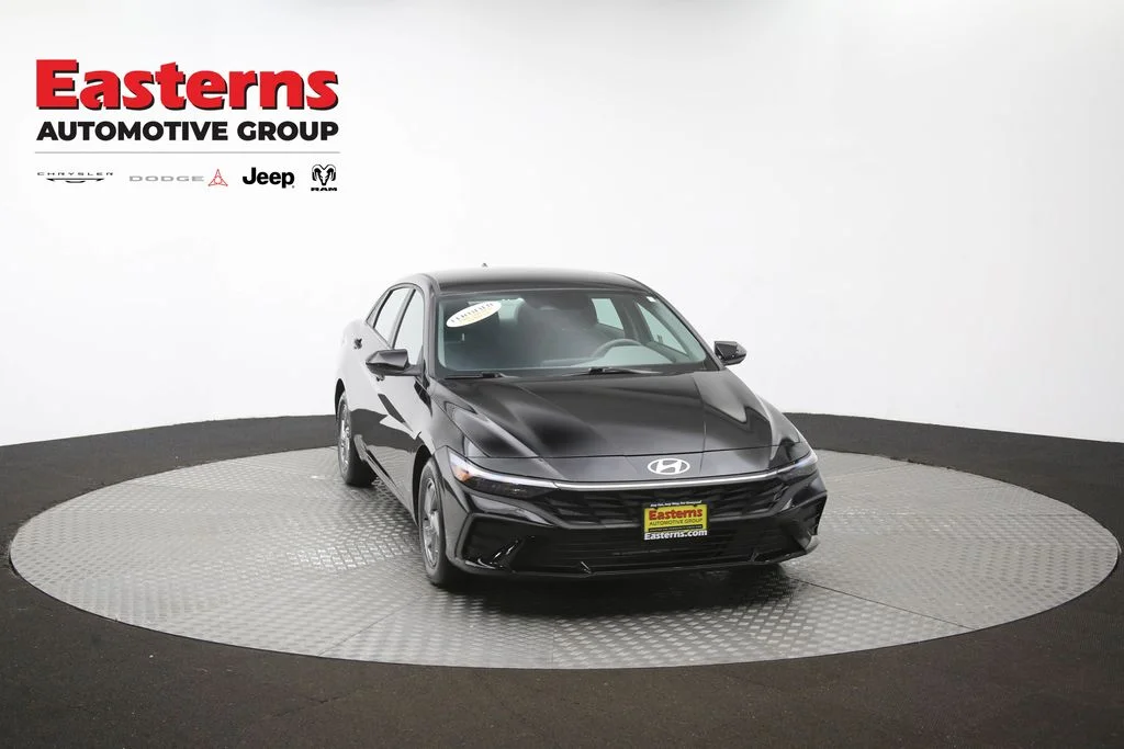 Used 2025 Black Hyundai SE image 48