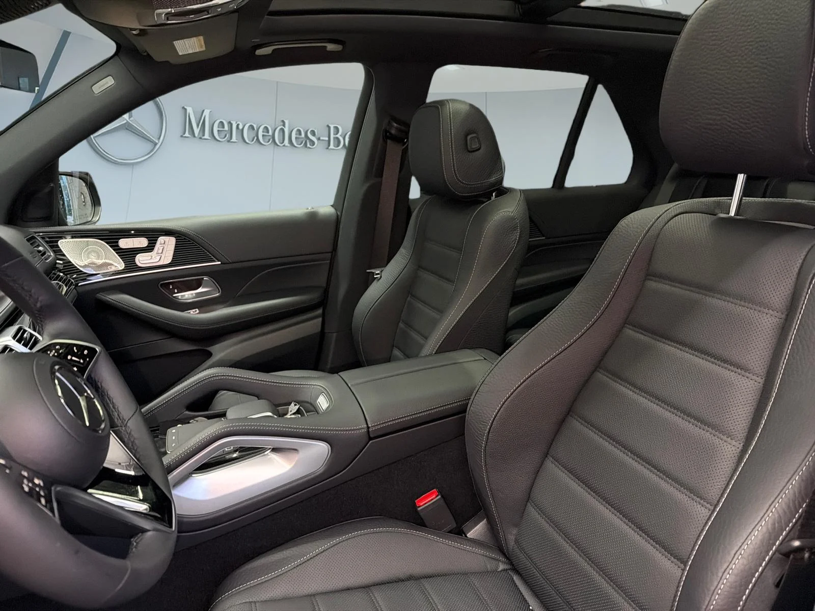 Used 2026 Blue Mercedes-Benz GLE 450 4MATIC SUV image 4
