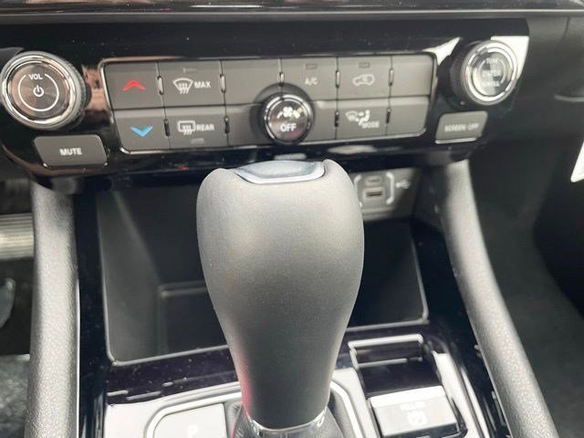 New 2026 Bright White Clearcoat Jeep Latitude Altitude image 13