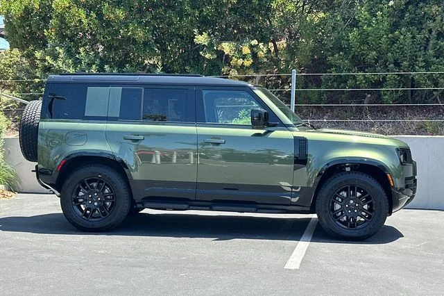 New 2026 Woolstone Green Land Rover X-Dynamic SE image 6