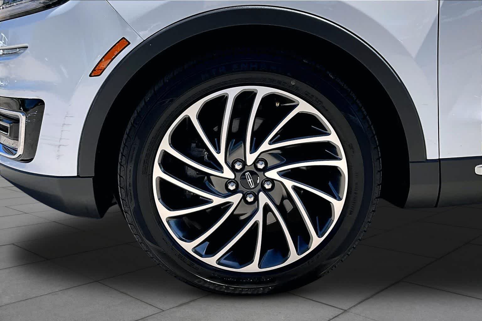 Used 2020 Pristine White Lincoln Reserve image 11