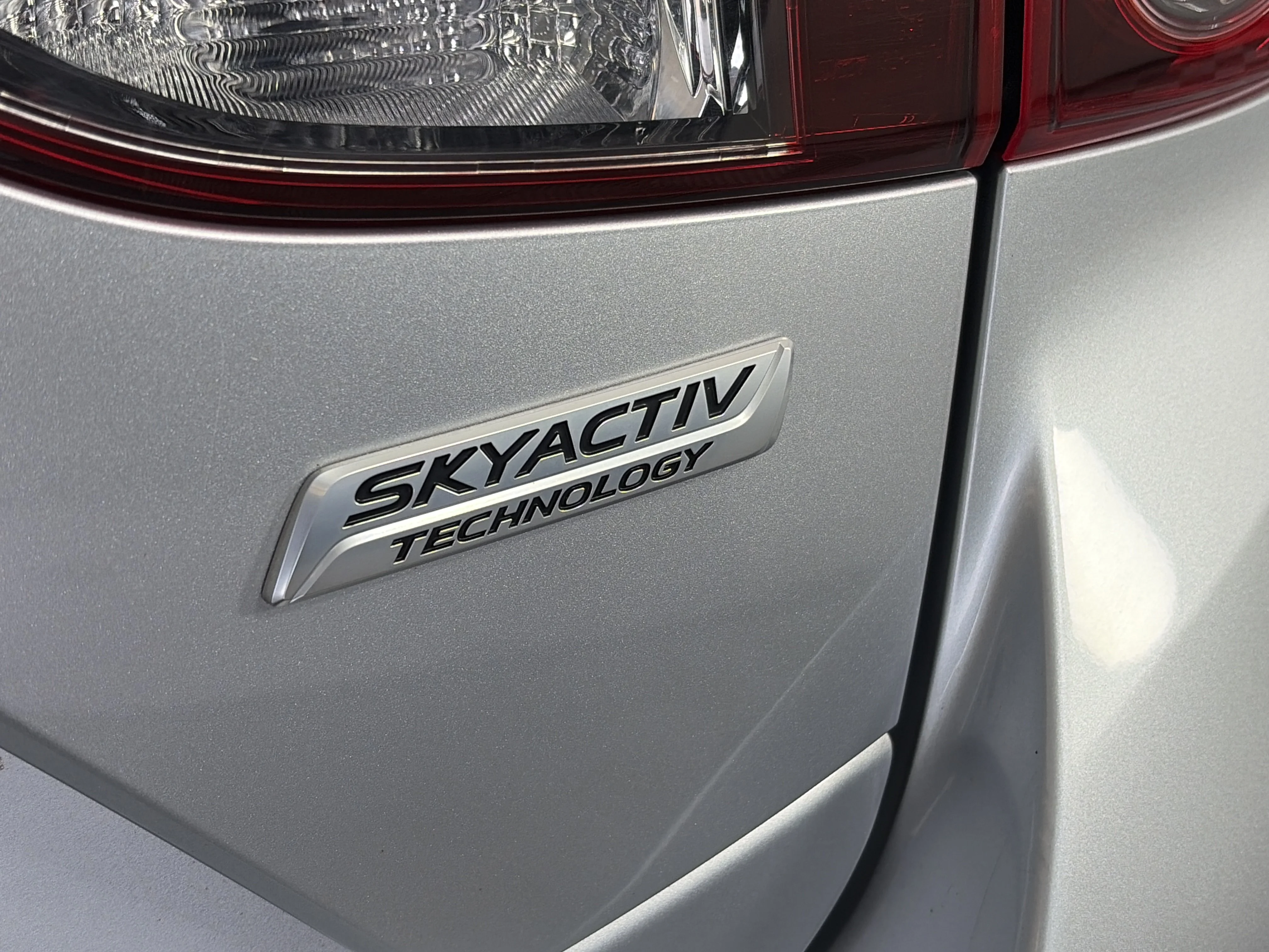 Used 2018 Sonic Silver Metallic Mazda Touring image 16