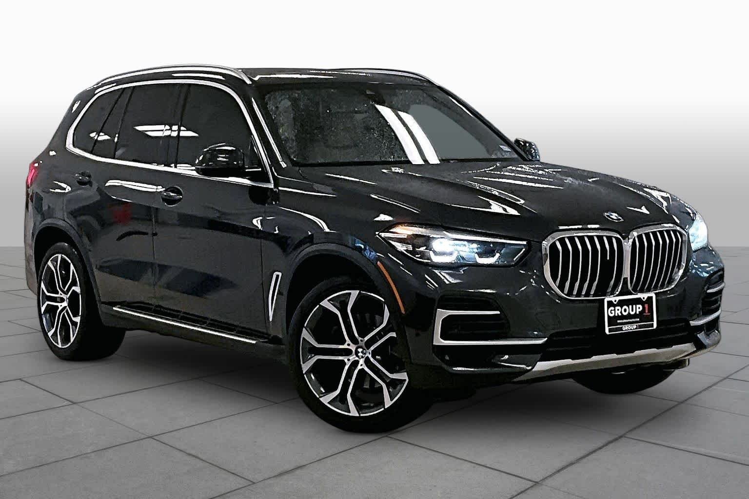 Used 2022 Dark Graphite Metallic BMW sDrive40i image 2