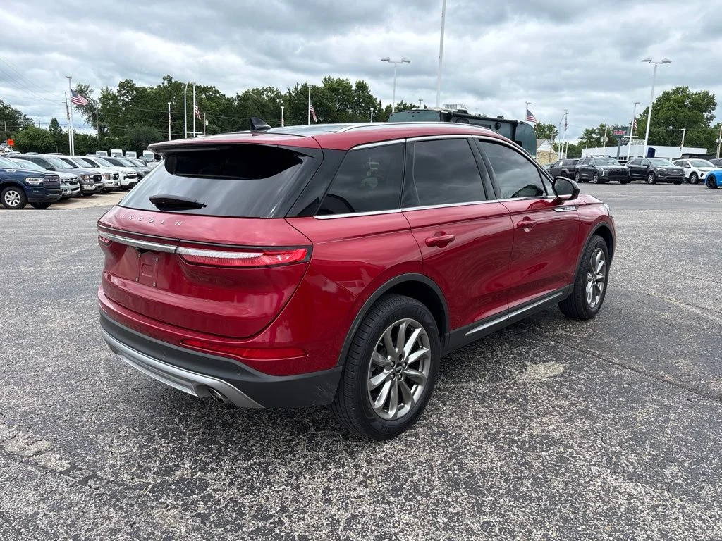 Used 2022 Red Lincoln Standard image 7