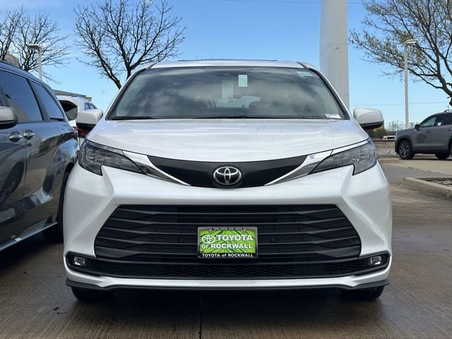 New 2026 Wind Chill Pearl <sup>1</sup> Toyota  XLE image 7