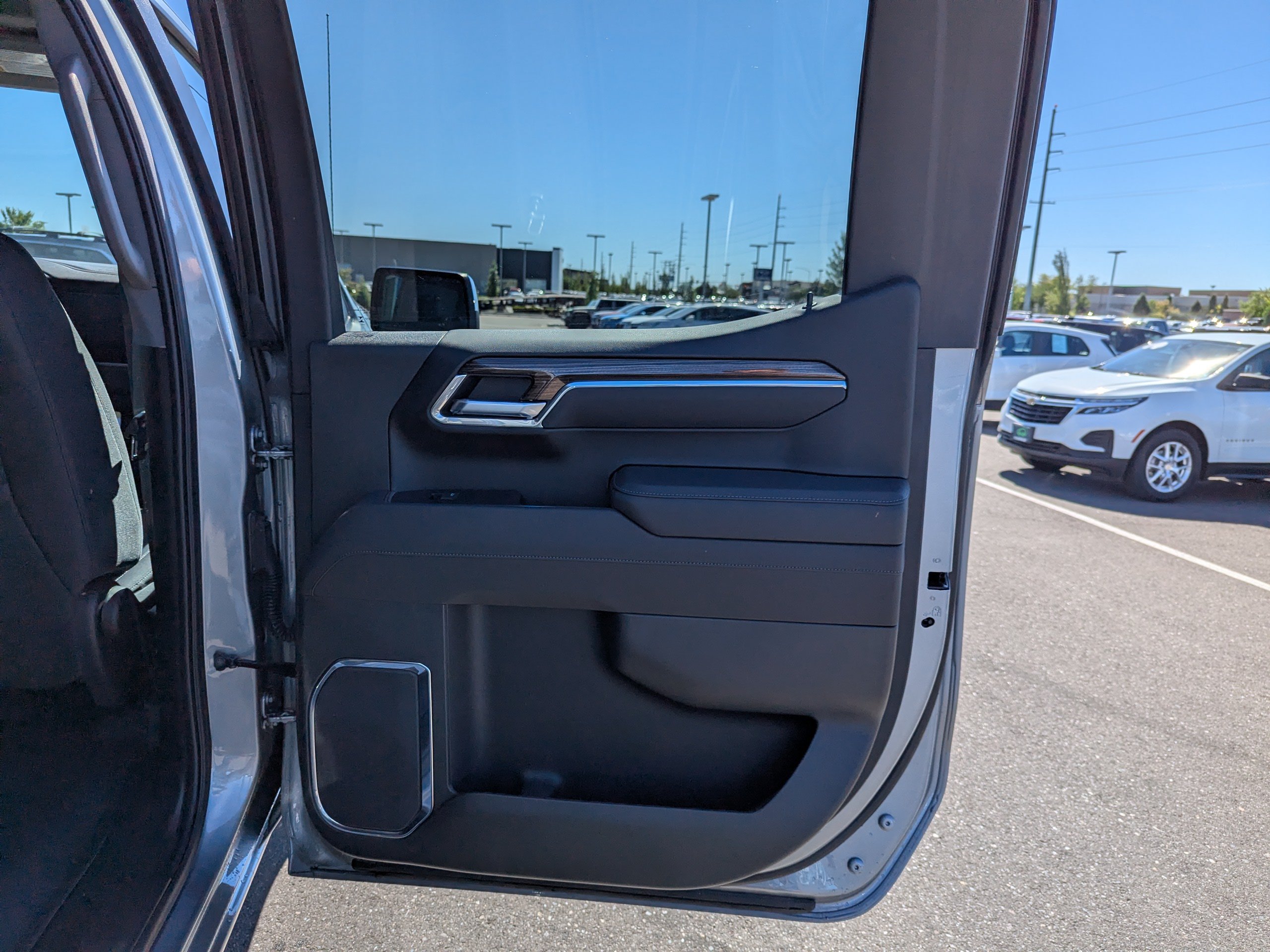 New 2025 Sterling Gray Metallic Chevrolet LT image 36