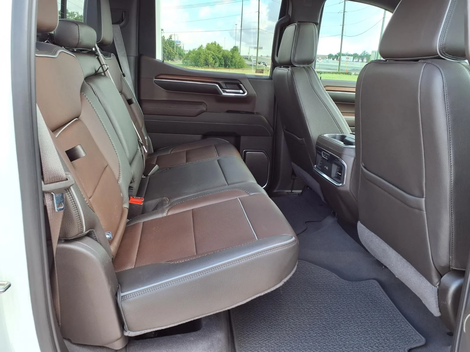 Used 2024 White GMC Denali image 20