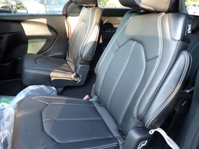 New 2026 Red Hot Pearl-Coat Exterior Paint Chrysler Select image 13