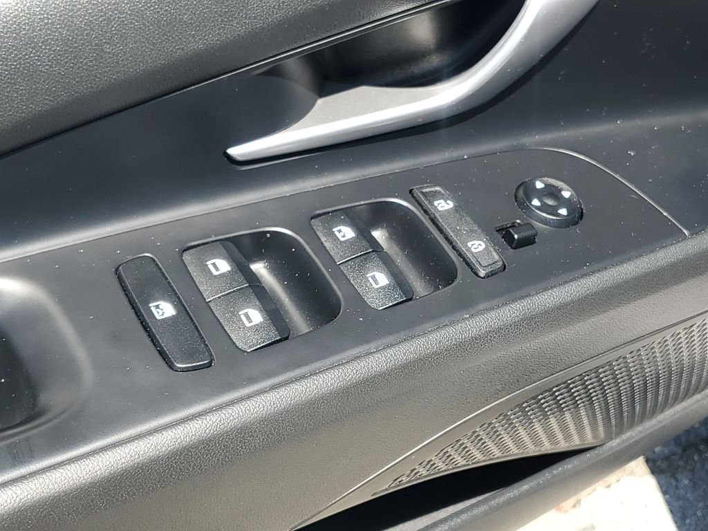 Used 2021 Fluid Metal Hyundai SEL image 18