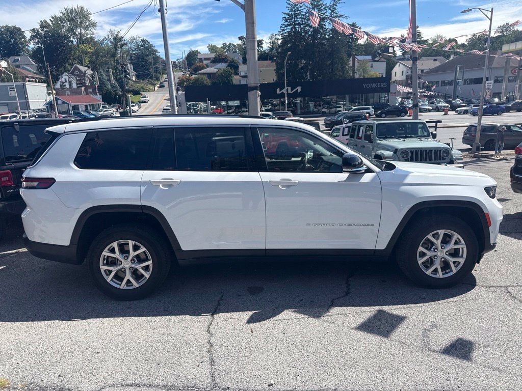 Used 2023 White Jeep Limited image 3