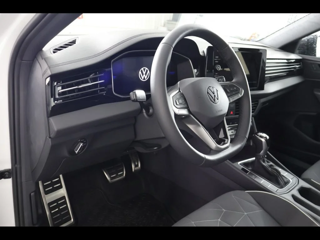 2026 Volkswagen Jetta Sport - Photo 10