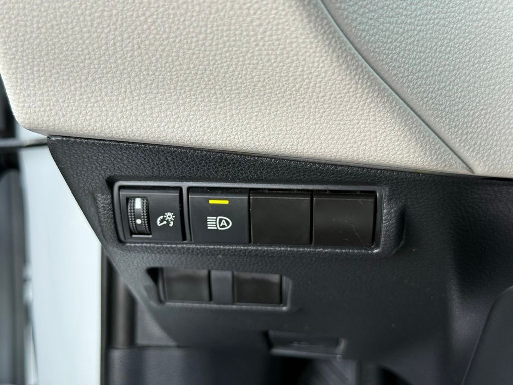 Used 2024 White Toyota L image 16