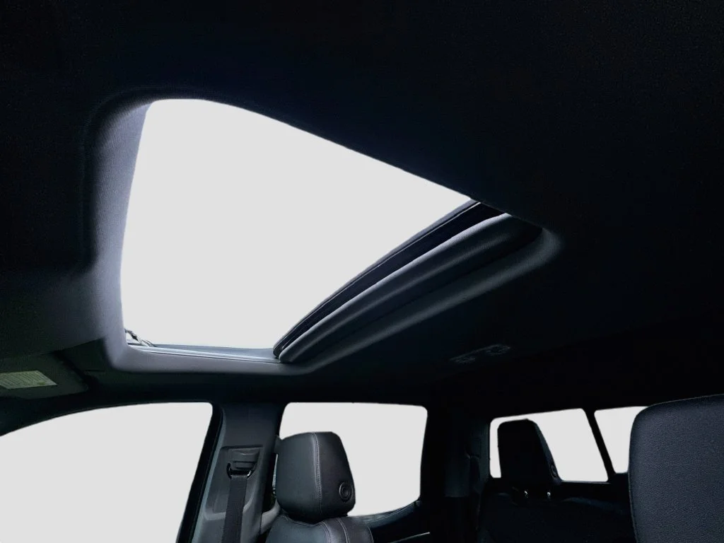 Used 2022 White GMC SLT image 24