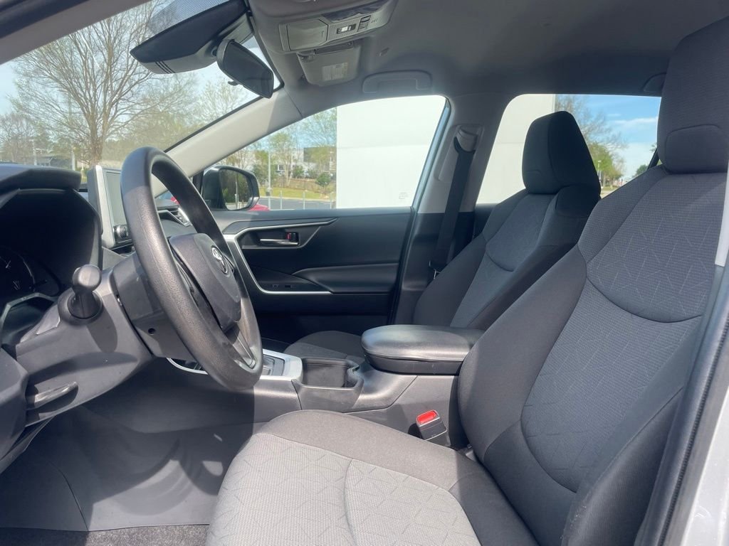 2024 Toyota RAV4 XLE - Photo 19