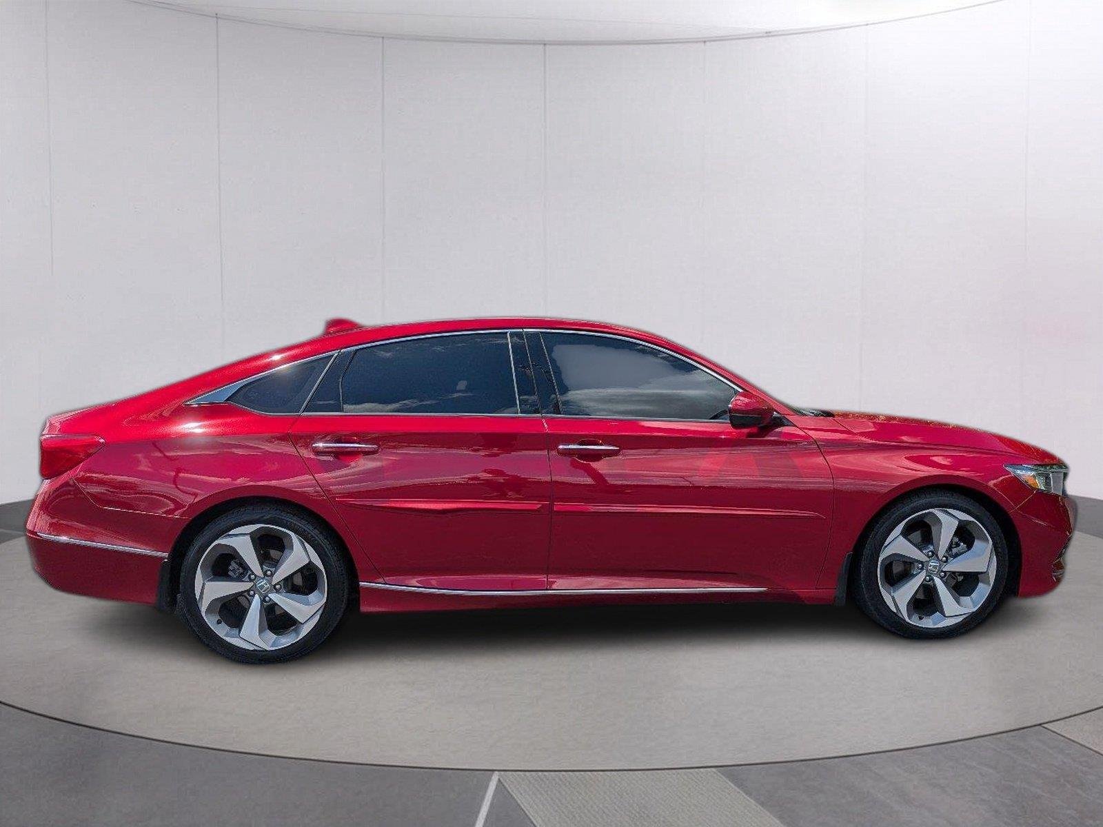 Used 2018 Radiant Red Metallic Honda Touring 1.5T image 8