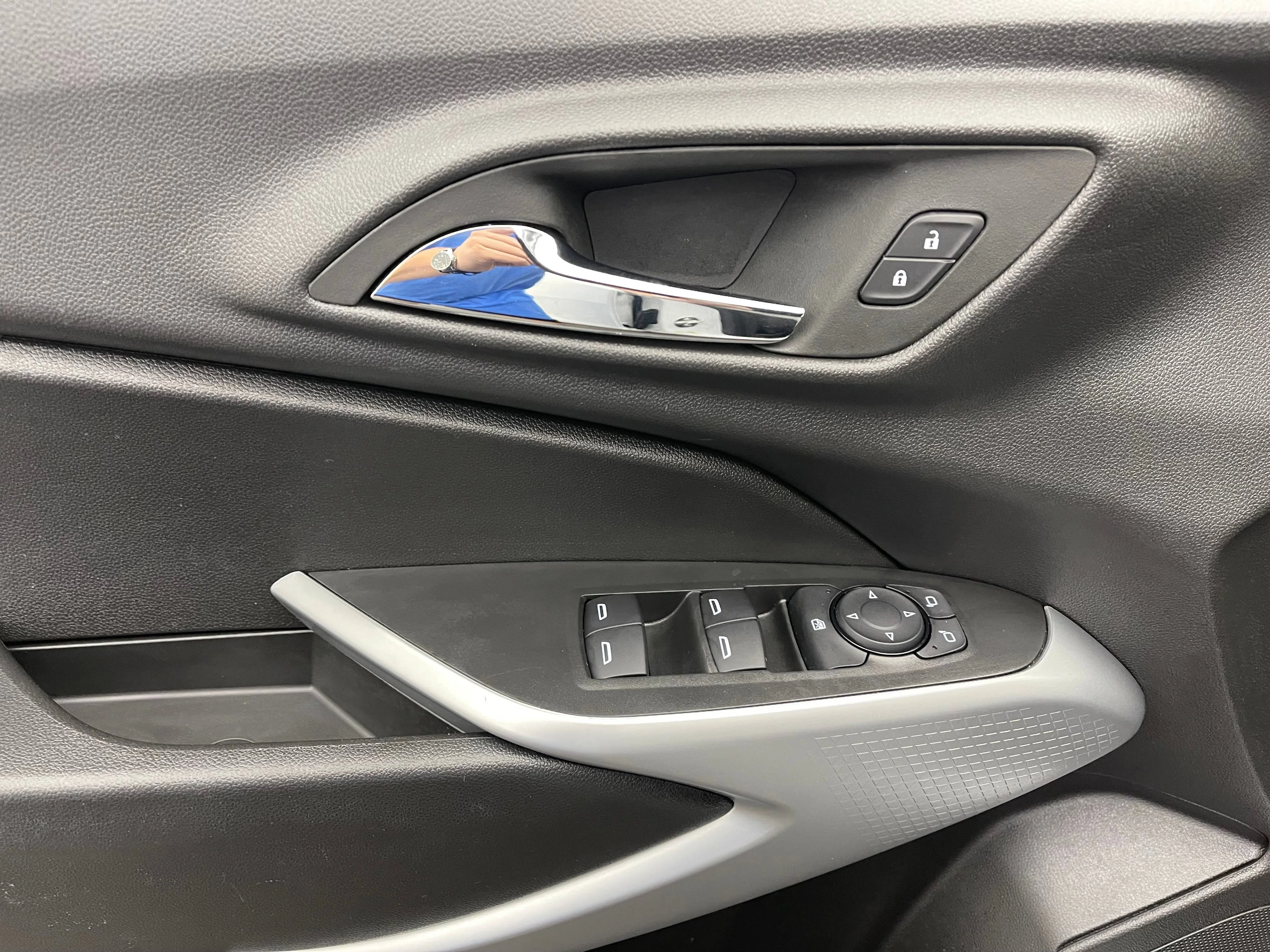 Used 2024 Summit White Chevrolet 1RS image 15