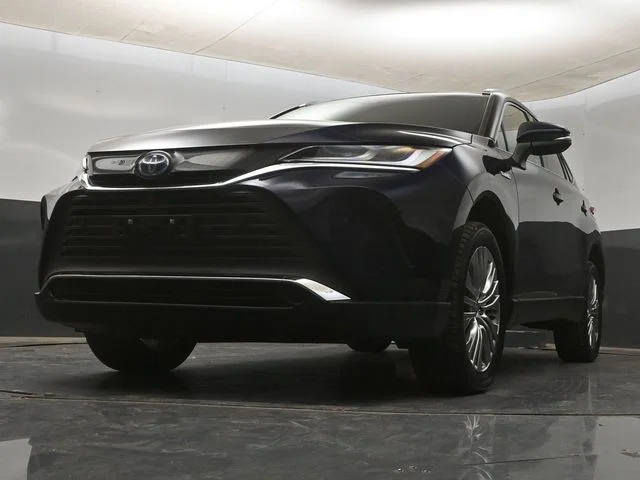 Certified Used 2021  Toyota Limited image 18