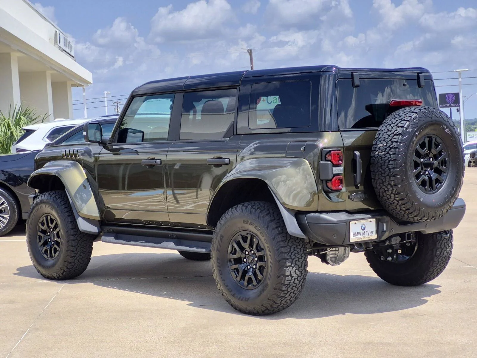 Used 2025 Shelter Green Metallic Ford Raptor image 4