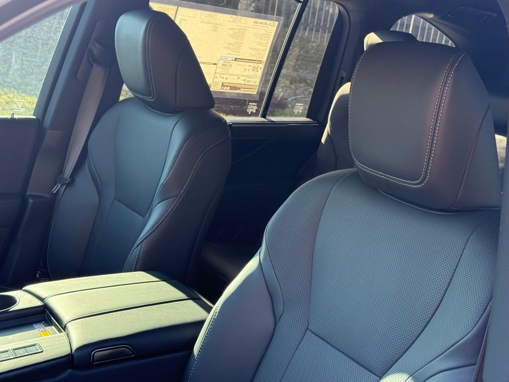 2026 Lexus LX 700h Luxury - Photo 16