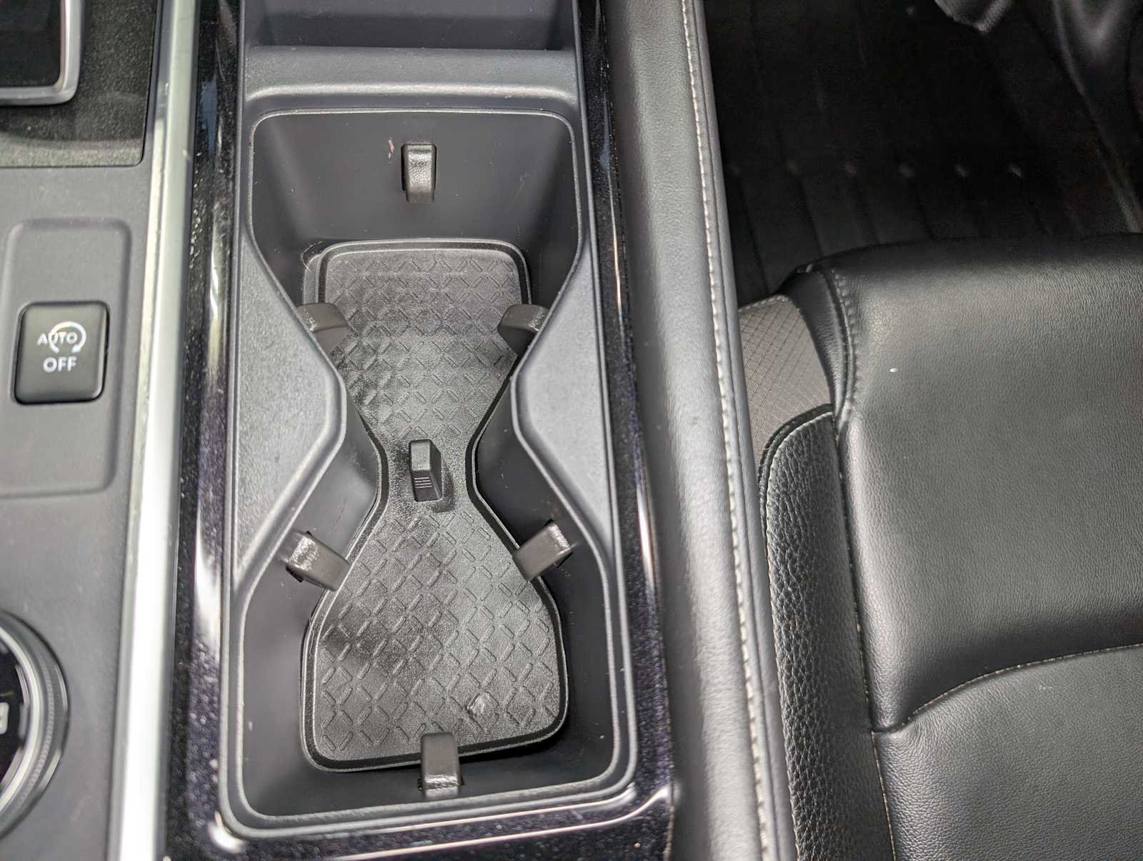 Used 2024 Pearl White Tricoat Nissan SL image 31