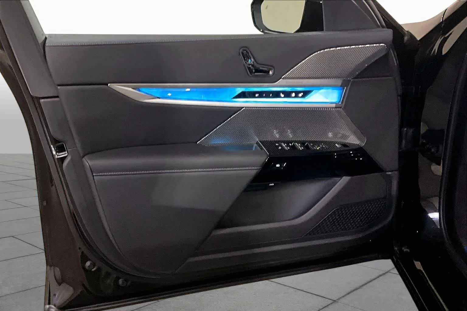 New 2026 Black Sapphire Metallic BMW xDrive60 image 11