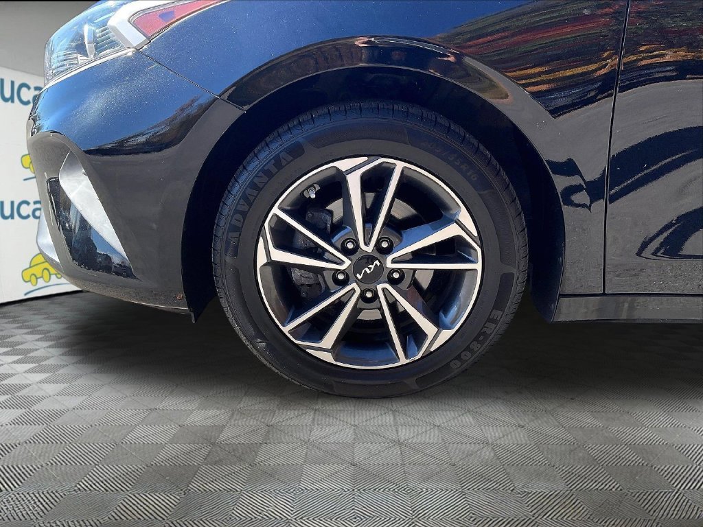Used 2023 Black Kia LXS image 22