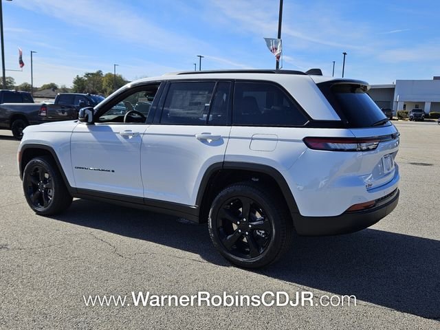 New 2025 Bright White Clear-Coat Exterior Paint Jeep Limited image 9