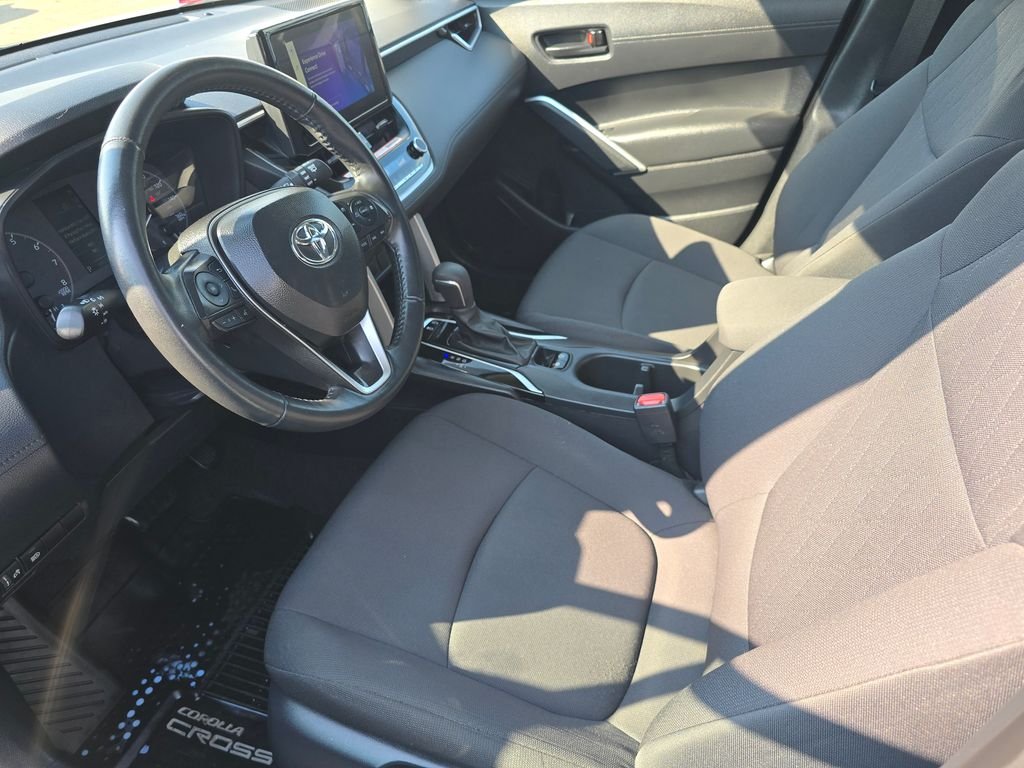 Used 2025 Silver Toyota LE image 18