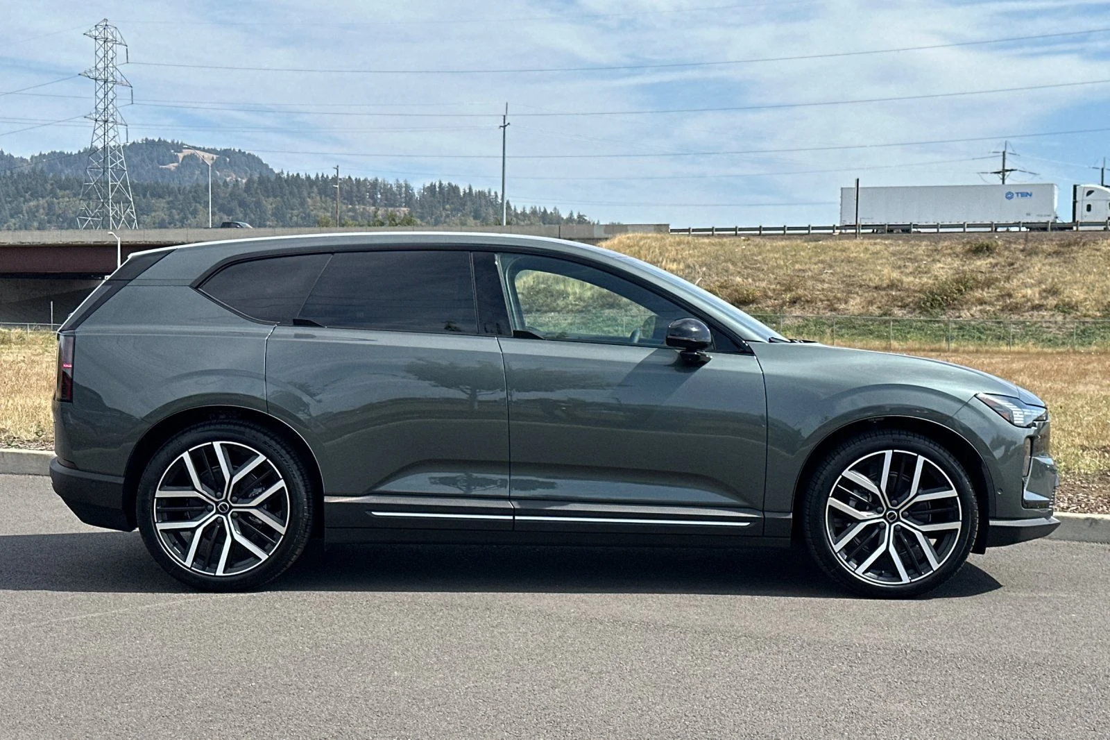 New 2027  Volvo Ultra image 2