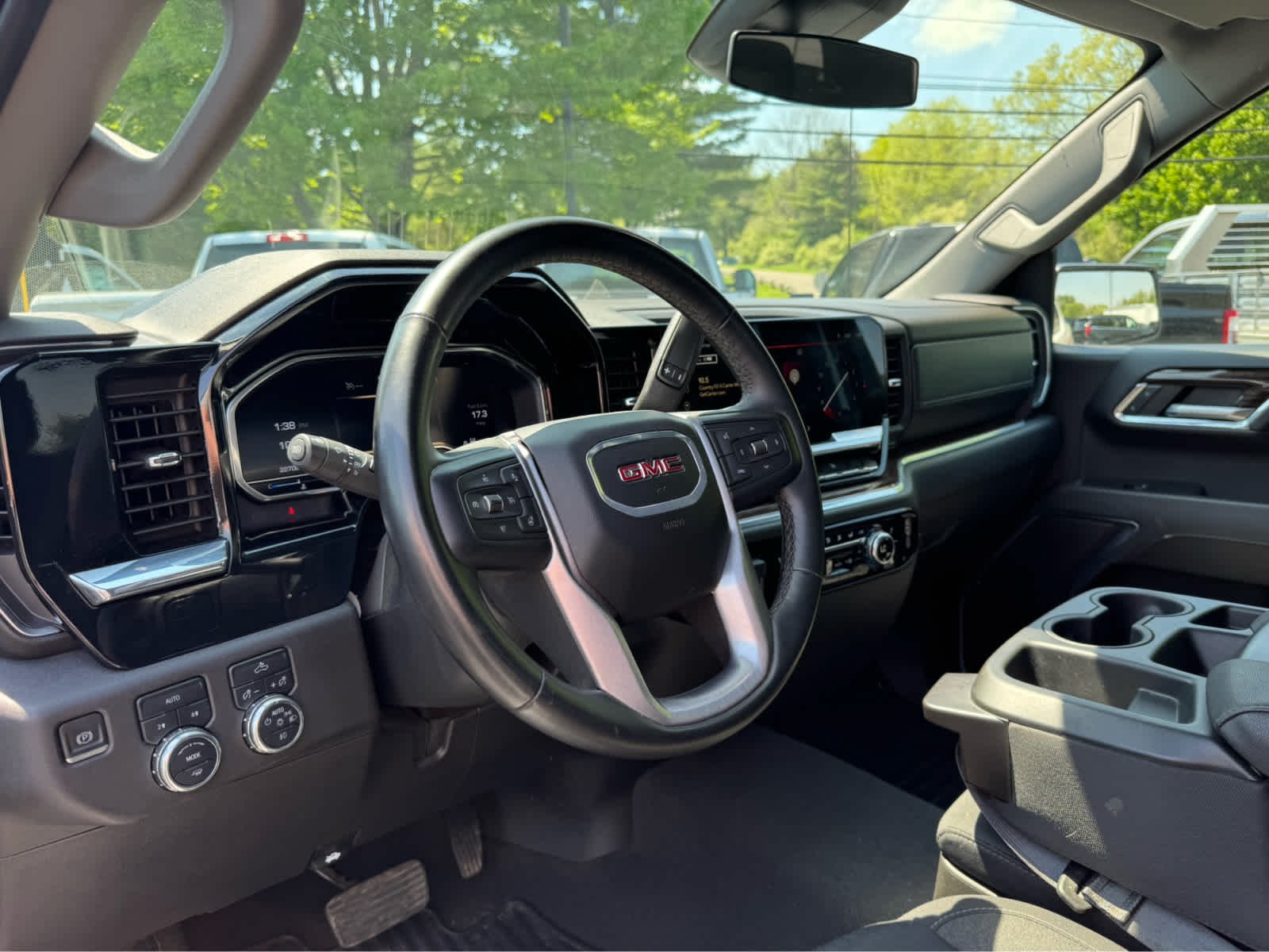 Used 2024 Summit White GMC Elevation image 16