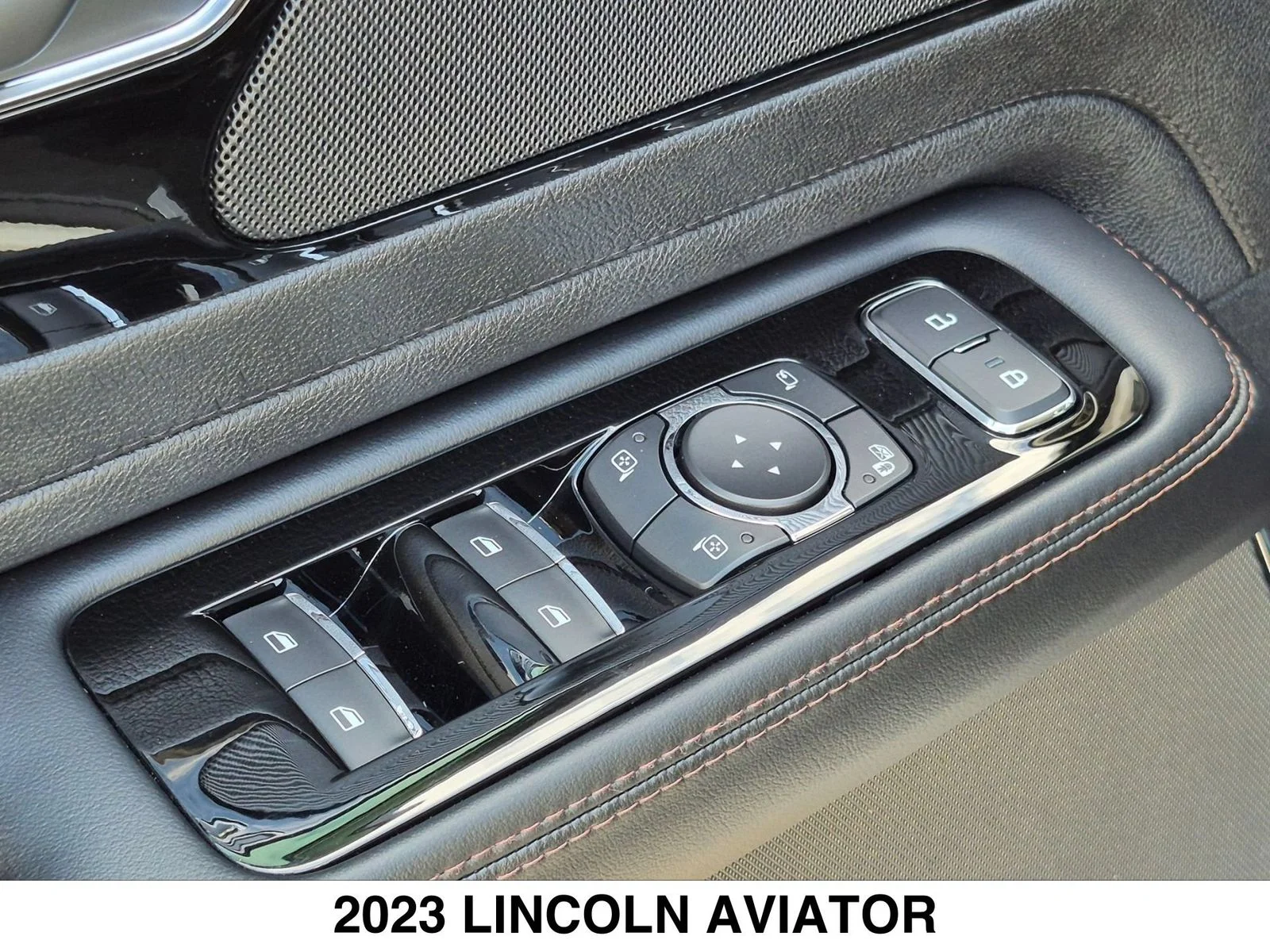 Used 2023 White Lincoln Reserve image 11