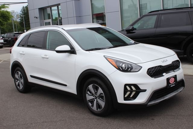 2022 Kia Niro LX's photo