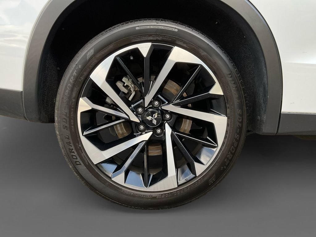 Used 2023 White Mitsubishi SE Special Edition image 10