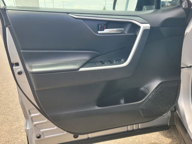 Used 2022 Silver Toyota XLE Premium image 18