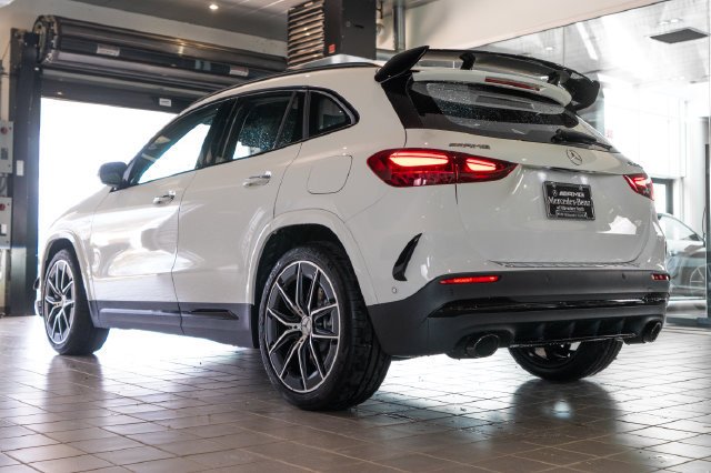 New 2026 Polar White Mercedes-Benz GLA 35 AMG® image 44