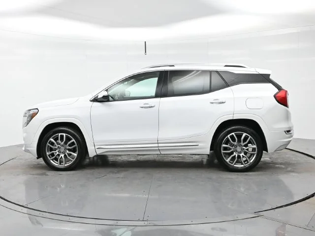 Used 2023 SUMMIT WHITE GMC Denali image 4