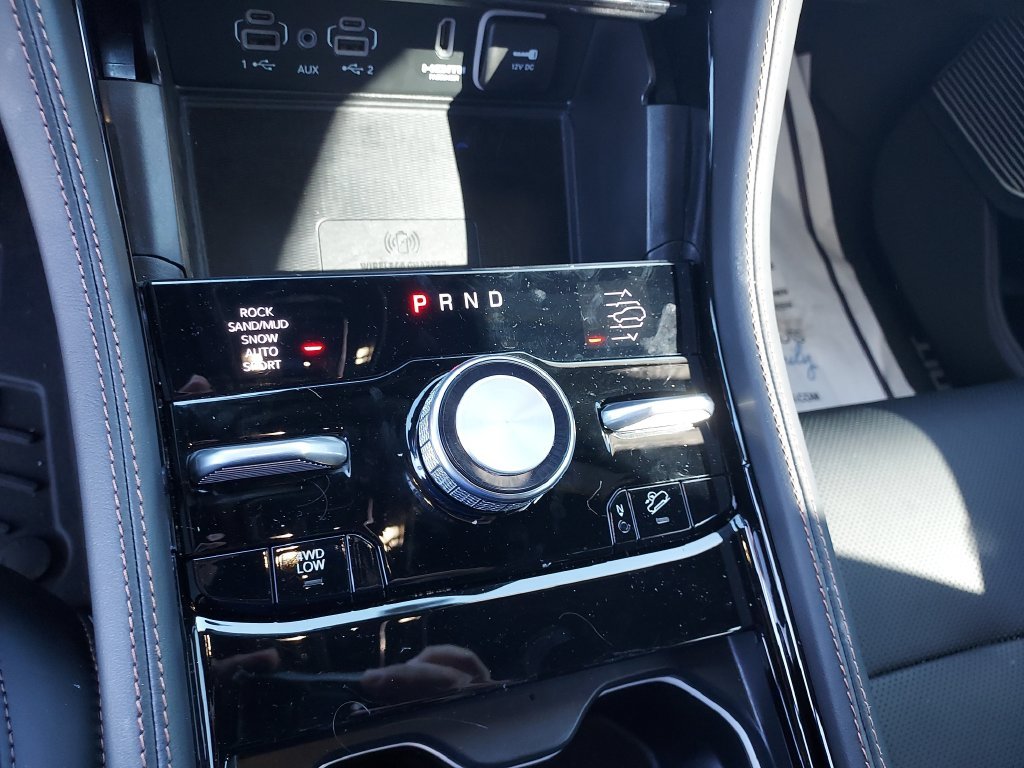 Used 2025 White Jeep Summit image 27