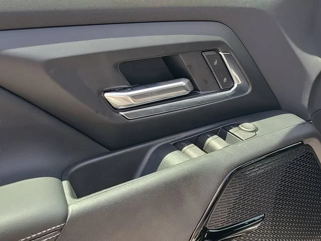 New 2026 Slate Gray Metallic Chevrolet LT - Standard Range image 18