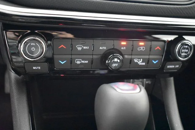 New 2026 Red Hot Pearl-Coat Exterior Paint Jeep Trailhawk image 31