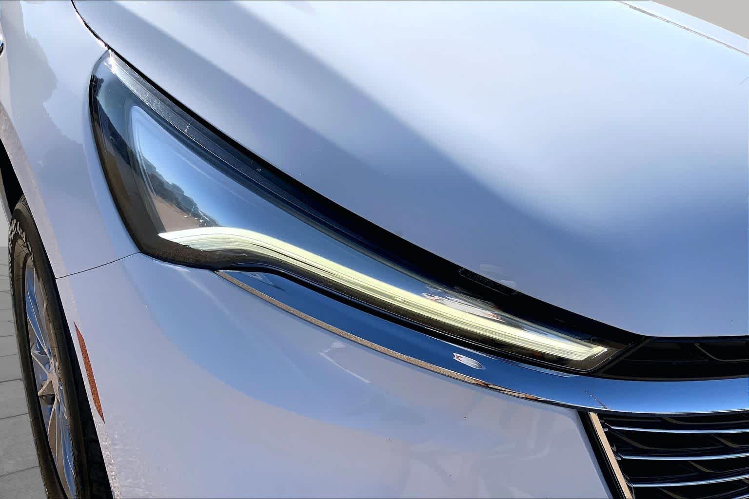 Used 2022 Summit White Buick Premium image 27