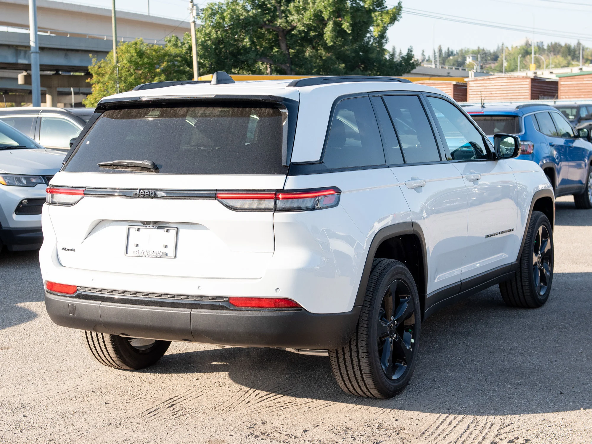 New 2025 White Jeep Altitude* 4x4, Sunroof, Trailer Tow Pkg, Heated Leather image 5